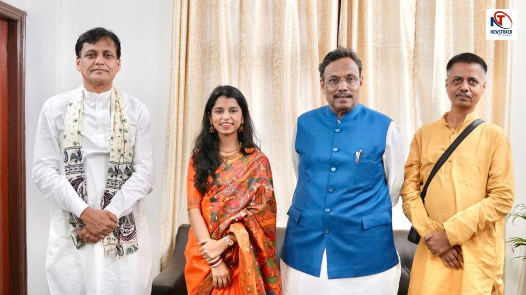 NDA Mastestroke | After Pawan Singh Maithili Thakur Join BJP | Inside Story of Secret Meeting Singer | , Masterstroke of NDA! BJP will join Maithili Thakur after Pawan Singh? Learn the matter inside the meeting. News Track in Hindi