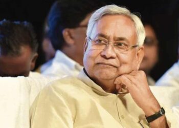 Nitish Kumar's Minister Betrays JDU, Joins RJD Ahead of Bihar Election â€“ Big Political Shock | Nitish's minister betrayed before the elections! Left JDU and joined RJD, party prepared for counterattack | News Track in Hindi