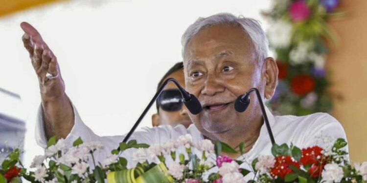 Nitish kumar gives â‚0,000 to women ahead of Bihar elections 2025 | What did Nitish Kumar say by giving 10,000 to women, made a big game before Bihar elections. News Track in Hindi