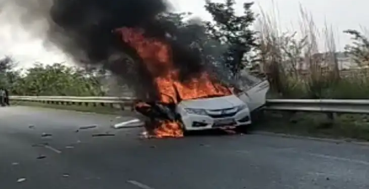 Oh God! Suddenly, the person did such a work to escape the fire in the moving car, after watching the video, you will also say "