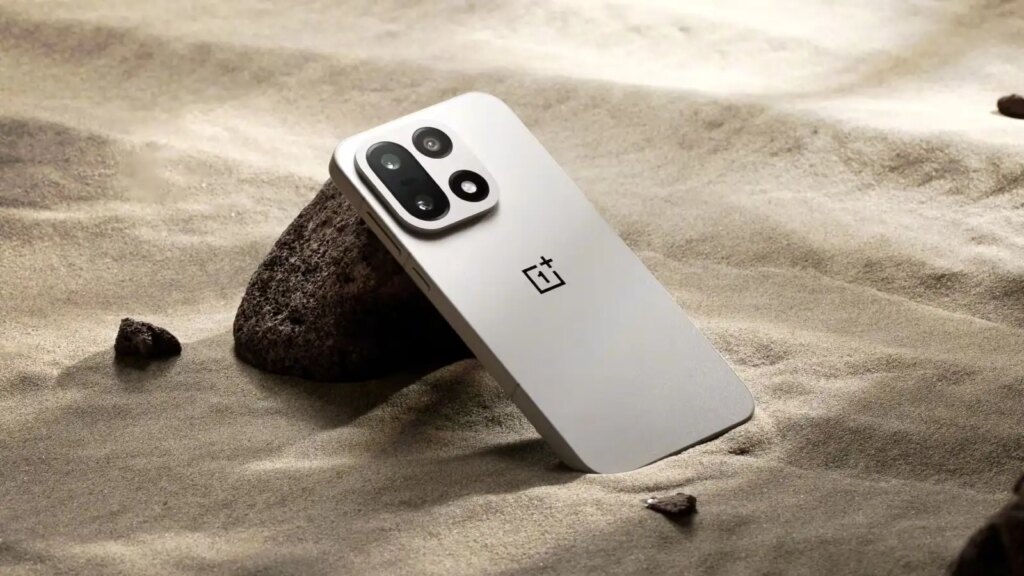 OnePlus 15 Launch 2025: आज मार्केट में होगी ग्रैंड एंट्री, लॉन्च से पहले जानें नए फोन के फीचर्स, स्पेसिफिकेशन और कीमत