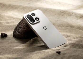 OnePlus 15 Launch 2025: आज मार्केट में होगी ग्रैंड एंट्री,&nbsp;लॉन्च से पहले जानें नए फोन के फीचर्स, स्पेसिफिकेशन और कीमत