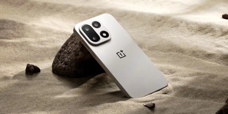 OnePlus 15 Launch 2025: आज मार्केट में होगी ग्रैंड एंट्री,&nbsp;लॉन्च से पहले जानें नए फोन के फीचर्स, स्पेसिफिकेशन और कीमत