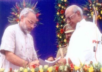 PM Modi completed 24 years of public service, Chief Minister was made on this day in 2001