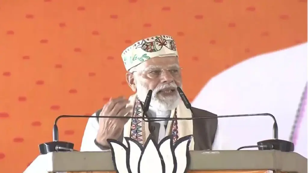 PM Narendra Modi's Samastipur Rally: These 'lathbandhan' people... PM Narendra Modi takes a dig at the grand alliance, asking people - When everyone has a light in their hands, then why do they need a lantern? These 'lathbandhan' people... PM Narendra Modi takes a dig at the grand alliance, asking people - when everyone has a light in their hand, do they need a lantern?