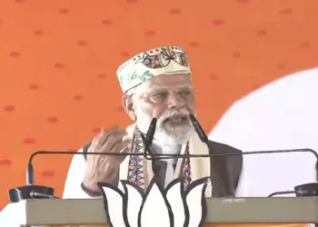 PM Narendra Modi's Samastipur Rally: These 'lathbandhan' people... PM Narendra Modi takes a dig at the grand alliance, asking people - When everyone has a light in their hands, then why do they need a lantern? These 'lathbandhan' people... PM Narendra Modi takes a dig at the grand alliance, asking people - when everyone has a light in their hand, do they need a lantern?