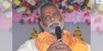 Pappu Yadav Income Tax Notice issued for openly distributing money ahead bihar election 2025. Bihar Election 2025: Pappu Yadav's troubles increased, income tax notice came for openly distributing money. News Track in Hindi