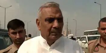 बरेली जा रहे समाजवादी पार्टी के डेलिगेशन को पुलिस ने मेरठ एक्सप्रेसवे पर रोका