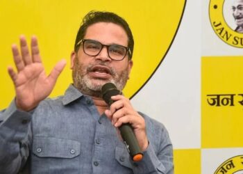 Prashant Kishore's Big Decision: Jan Suraaj Chief Declines to Contest Bihar Elections | Prashant Kishore's biggest 'masterstroke'! PK made a surprising announcement before Bihar elections. News Track in Hindi