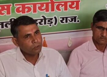 Press conference of city president Vedprakash Saini regarding the problems of Neemrana municipal area.