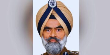 Punjab CBI Arrests DIG Harcharan Singh Bhullar Caught Taking â‚¹5 Lakh Bribe from Scrap Dealer | Big action by CBI in Punjab, DIG Harcharan Singh Bhullar caught red handed taking bribe. News Track in Hindi