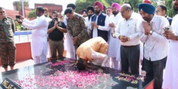 Punjab: Minister of State for Defense in Ferozepur paid tribute to martyrs, review of flood relief works