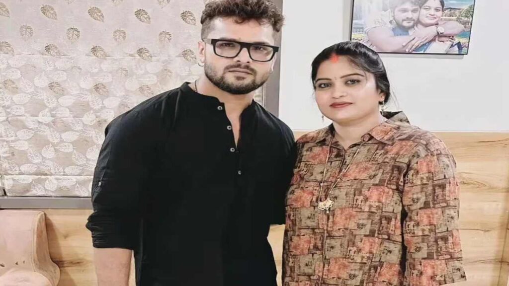 RJD Surprises Bihar: Chanda Devi, Khesari Lal Yadav's Wife, May Contest from Chapra. RJD changed the whole game! Khesari's wife's entry into the election field of Bihar, may contest elections from Chhapra. News Track in Hindi