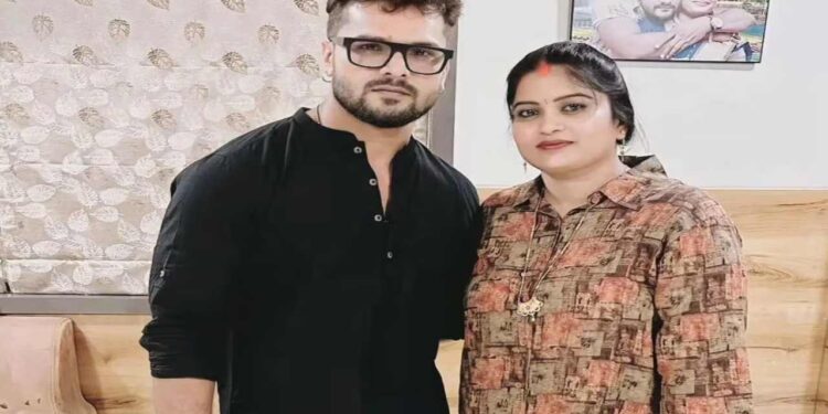 RJD Surprises Bihar: Chanda Devi, Khesari Lal Yadav's Wife, May Contest from Chapra. RJD changed the whole game! Khesari's wife's entry into the election field of Bihar, may contest elections from Chhapra. News Track in Hindi