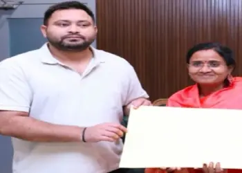 RJD Ticket To Wife Of Ashok Mahto: Tejashwi Yadav is kind to the strongman Ashok Mahto who gave the statement of 'Clean the gray hair'! RJD ticket given to wife Anita Kumari from Warisaliganj, Tejashwi Yadav gives RJD ticket to Anita Kumari from Warisaliganj seat wife of Ashok Mahto who said bhoora baal saaf karo