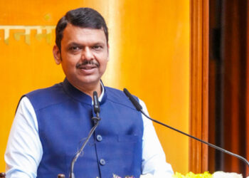 Rahul Gandhi is a 'serial lire': Devendra Fadnavis