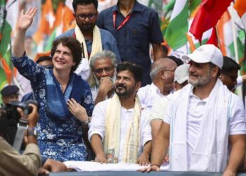 Rahul and Priyanka Gandhi's 15 Mega Rallies to Change Bihar Election Wave, Congress Unveils | Rahul-Priyanka will defeat Nitish, masterplan of Bihar Fateh ready, will change elections with 15 rallies. News Track in Hindi