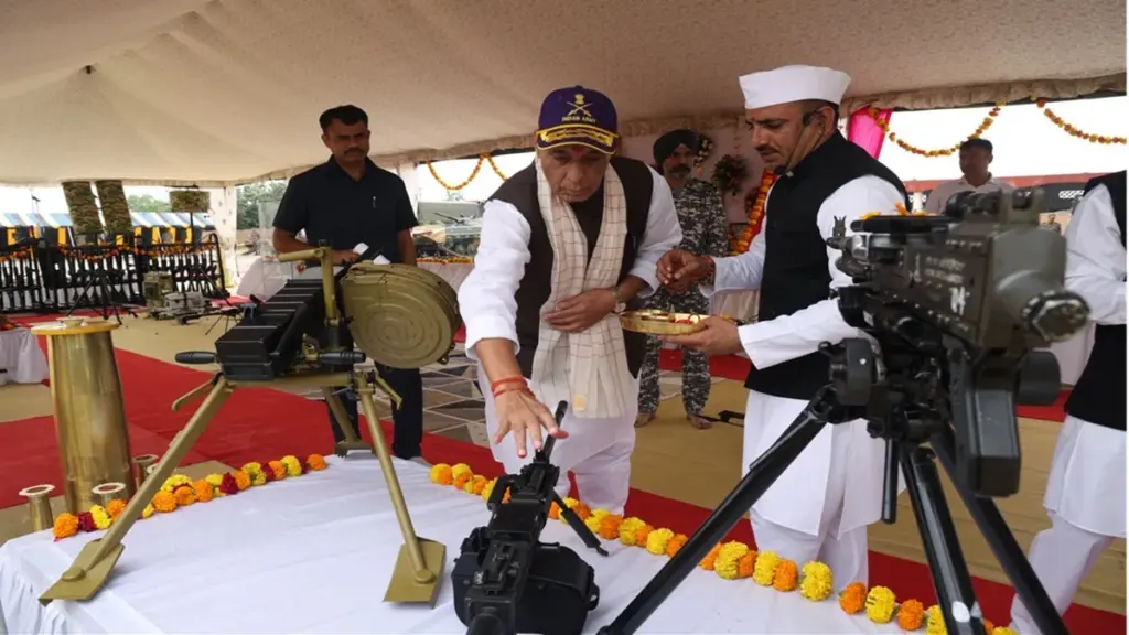 Rajnath Singh's Warning to Pakistan: If someone is of handicap, both history and geography will change ... Rajnath Singh on Vijayadashami gave an open warning to Pakistan, if anyone dares, both history and geography will change ... Rajnath Singh Gave An open warning to pakistan on Vijayadashami.