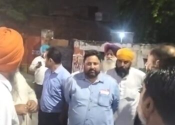 Road accident in Amritsar, three devotees sitting on the roof of the bus died