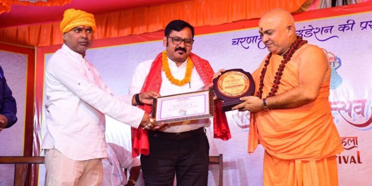 Sadanira Mahotsav 2025 Celebrates Literature and Culture | Sadanira Mahotsav 2025: Confluence of literature and folk in the countryside. News Track in Hindi