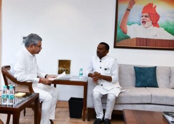 Sagwara MLA Decha met Railway Minister, Government of India Vaishnav and requested to start new trains.