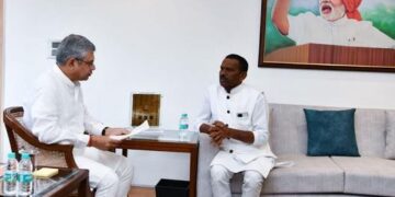 Sagwara MLA Decha met Railway Minister, Government of India Vaishnav and requested to start new trains.