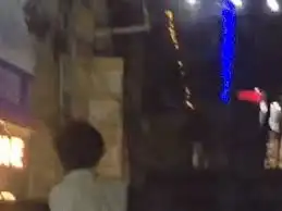 Sell ​​your shame! Opened the door of a moving Thar to urinate, people got angry