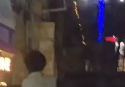 Sell ​​your shame! Opened the door of a moving Thar to urinate, people got angry