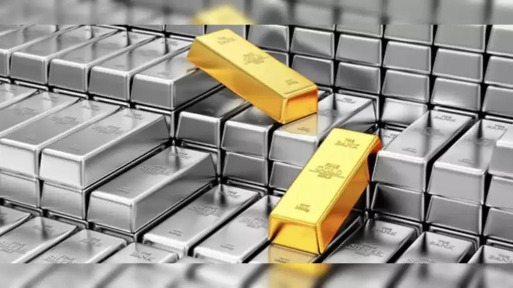 Silver Price Boom : धनतेरस-दिवाली से पहले टूटा 45 साल का रिकॉर्ड! ₹7 लाख के पार जाएगी चांदी, जाने क्यों सोने से भी ज्यादा बढ़ी डिमांड 