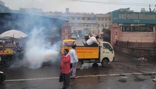Special cleaning and fogging campaign of Municipal Corporation Greater started in SMS Hospital area, Vigilance branch removed encroachments