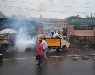 Special cleaning and fogging campaign of Municipal Corporation Greater started in SMS Hospital area, Vigilance branch removed encroachments
