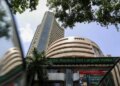 Stock Market Opening :&nbsp;बाजार में धमाकेदार शुरुआत!&nbsp;सेंसेक्स 300 अंक तक उछला निफ्टी ने भी&nbsp;25,400 पर की शुरुआत,&nbsp;बैंकिंग शेयरों में खरीददारी&nbsp;