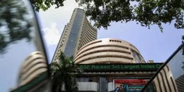 Stock Market Opening :&nbsp;बाजार में धमाकेदार शुरुआत!&nbsp;सेंसेक्स 300 अंक तक उछला निफ्टी ने भी&nbsp;25,400 पर की शुरुआत,&nbsp;बैंकिंग शेयरों में खरीददारी&nbsp;