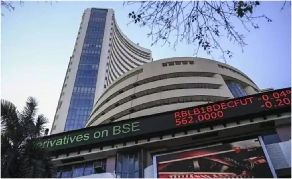 Stock Market Opening : दो दिन की तेजी के बाद दबाव में खुला बाजार, सेंसेक्स 140 अंक लुढ़का निफ्टी में भी 50 अंकों की गिरावट 