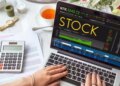 Stock Market Special: धनतेरस से पहले इन 20 स्टॉक्स में बरसेगी लक्ष्मी, तगड़ा मुनाफा कमाने के लिए फटाफट नोट करे टारगेट और स्टॉप लॉस&nbsp;