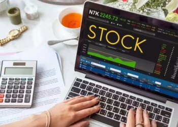 Stock Market Special: धनतेरस से पहले इन 20 स्टॉक्स में बरसेगी लक्ष्मी, तगड़ा मुनाफा कमाने के लिए फटाफट नोट करे टारगेट और स्टॉप लॉस&nbsp;