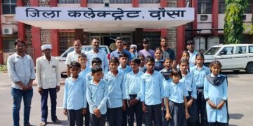 Students and Rural Collectorate reached the demand for removal of encroachment from Kanwarpura school land