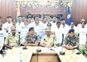 Sukma Naxal Surrender: 27 Maoists, â‚¹50 Lakh Reward Included | Big success in Sukma: 27 Naxalites surrender, ₹50 lakh reward included. News Track in Hindi