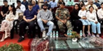 Sunny Deol spent time with BSF soldiers at Attari border with his family.