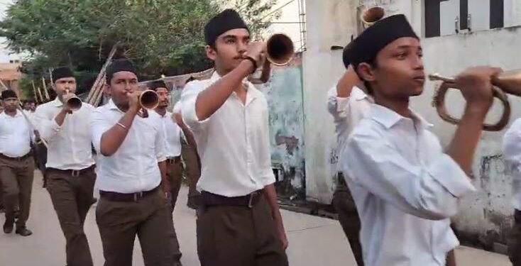 The Rashtriya Swayamsevak Sangh, to commemorate the completion of 100 years of its establishment, took out the path of movement