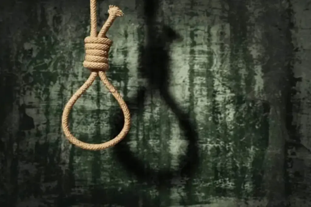 The person who returned from Dubai killed his wife and hanged himself from the fan