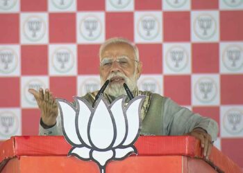 'Those who are famous will abuse the workers', PM Modi's response to Rahul Gandhi's comment