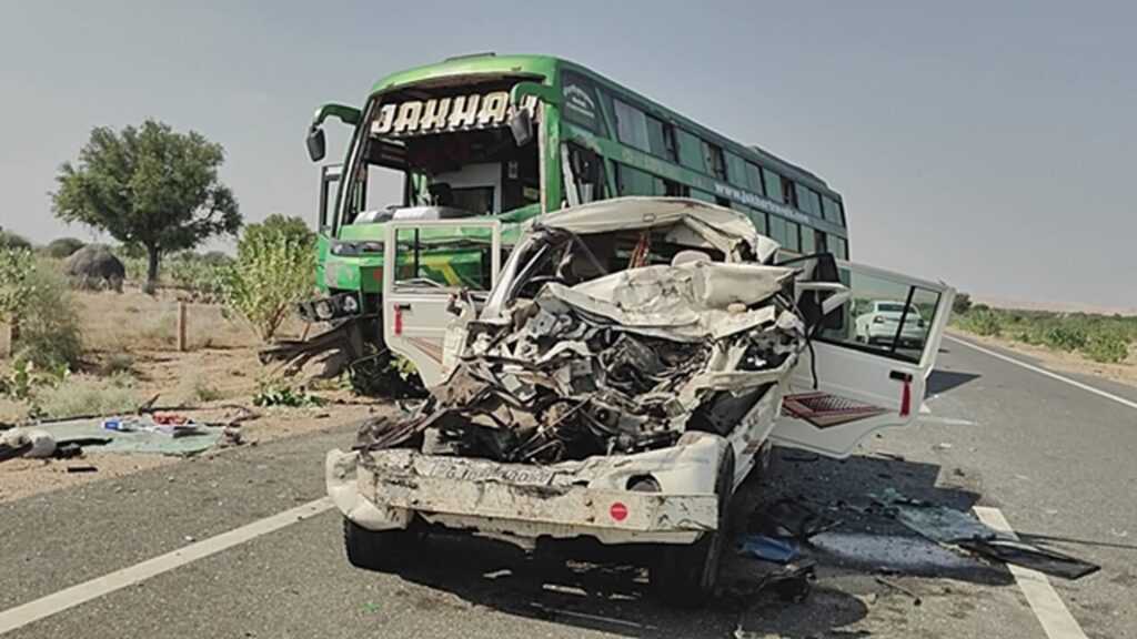 Tragic road accident in Barmer: Fierce collision between bus and Bolero Camper, driver dies
