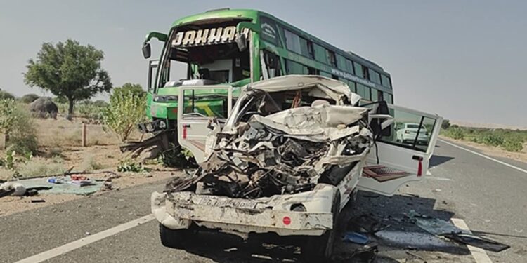 Tragic road accident in Barmer: Fierce collision between bus and Bolero Camper, driver dies