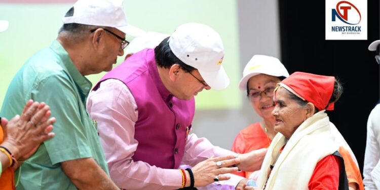 Uttarakhand CM Pushkar Singh Dhami Announces Free Healthcare & Pension for Senior Citizens | UT: Big news from Dehradun! CM Dhami gave a big gift to the elderly, now will get free treatment and pension. News Track in Hindi