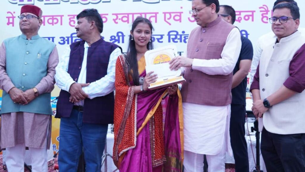 Uttarakhand CM Pushkar Singh Dhami Attends Deepavali Festival 2025 | Uttarakhand: Chief Minister Dhami participated in Diwali Mahotsav-2025. News Track in Hindi