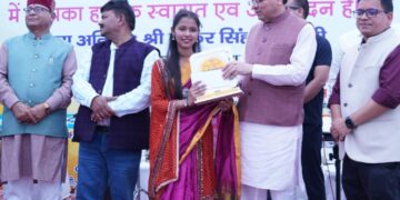 Uttarakhand CM Pushkar Singh Dhami Attends Deepavali Festival 2025 | Uttarakhand: Chief Minister Dhami participated in Diwali Mahotsav-2025. News Track in Hindi