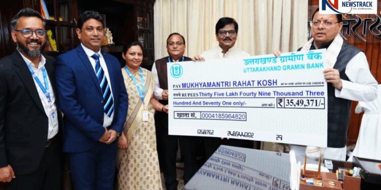 Uttarakhand CM Pushkar Singh Dhami Receives â‚¹35 Lakh Donation for Disaster Relief Efforts | CM Dhami thanked Gramin Bank! Support of more than ₹35 lakh for the reconstruction of disaster affected people. News Track in Hindi