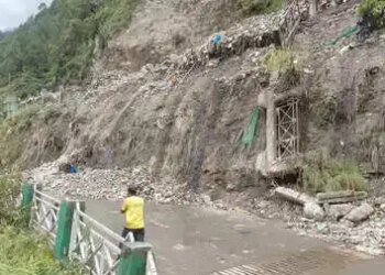 Uttarkashi: City garbage dumping on the copper tunnel route, locals angry