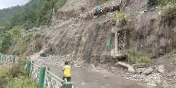 Uttarkashi: City garbage dumping on the copper tunnel route, locals angry